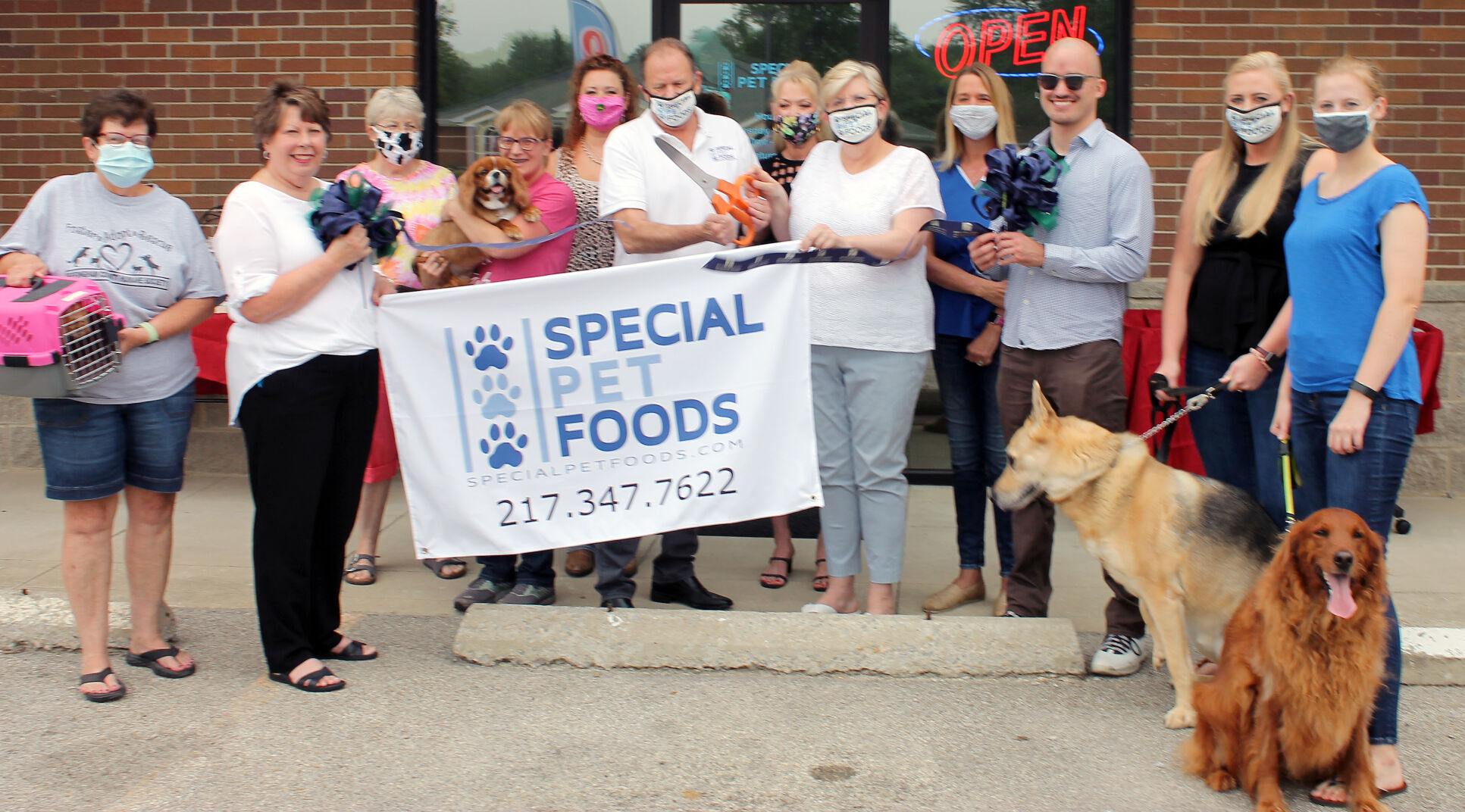 Special Pet Foods celebrates new location